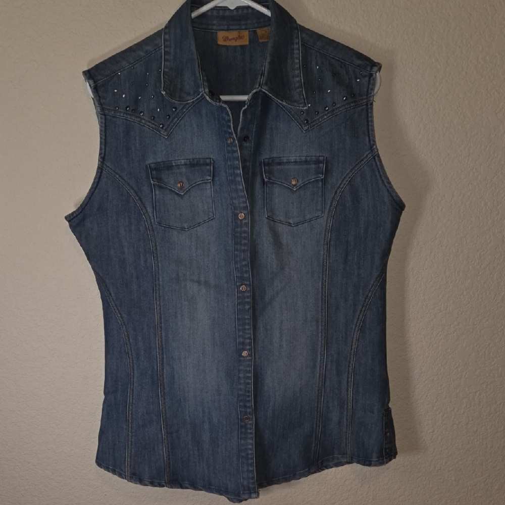 Wrangler Sleeveless Denim Button-Down Shirt in Blue